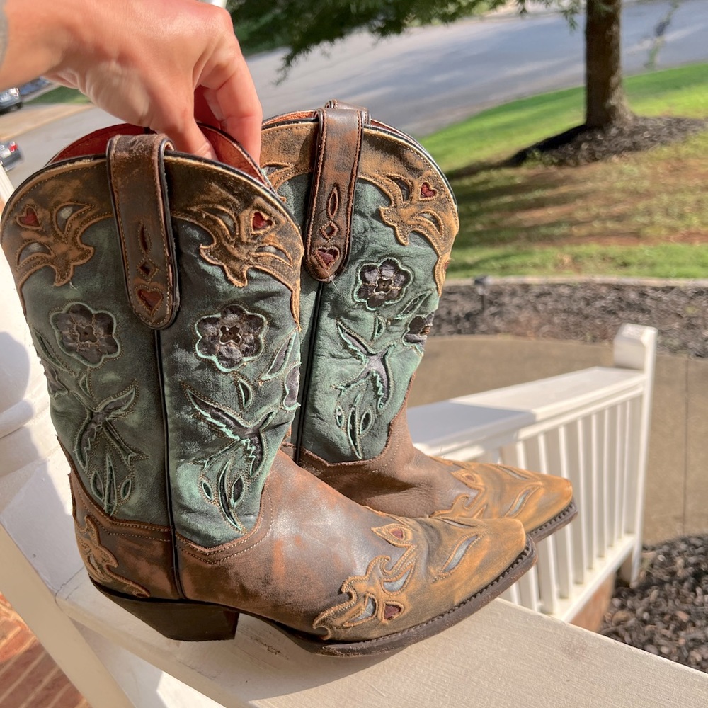 Woman’s 8.5 Dan Post Boots (barely worn & gorgeous distressed detailing)!!!